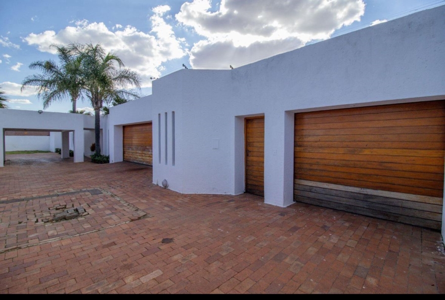 4 Bedroom Property for Sale in Lenasia South Gauteng