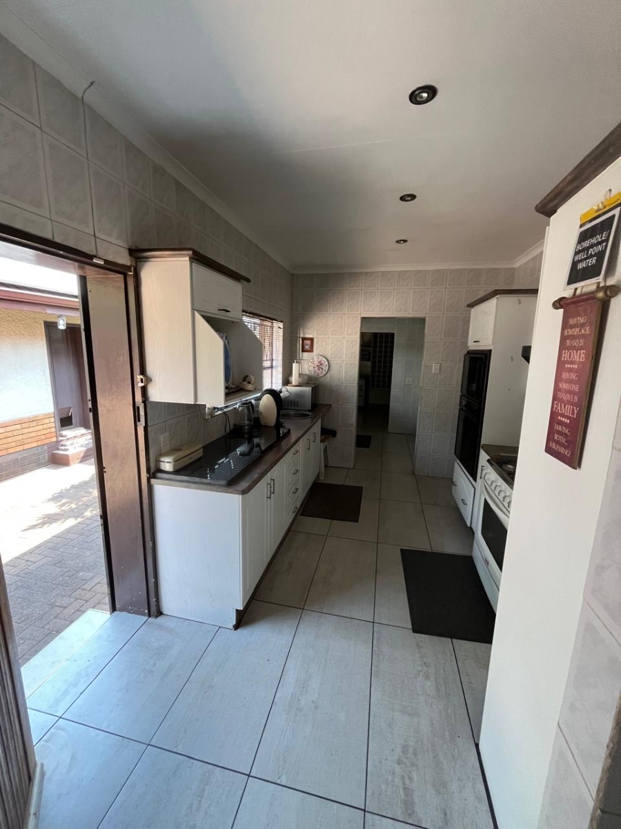 4 Bedroom Property for Sale in Flora Gardens Gauteng