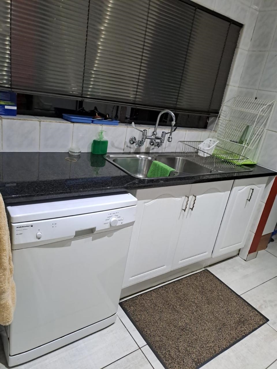 4 Bedroom Property for Sale in Flora Gardens Gauteng
