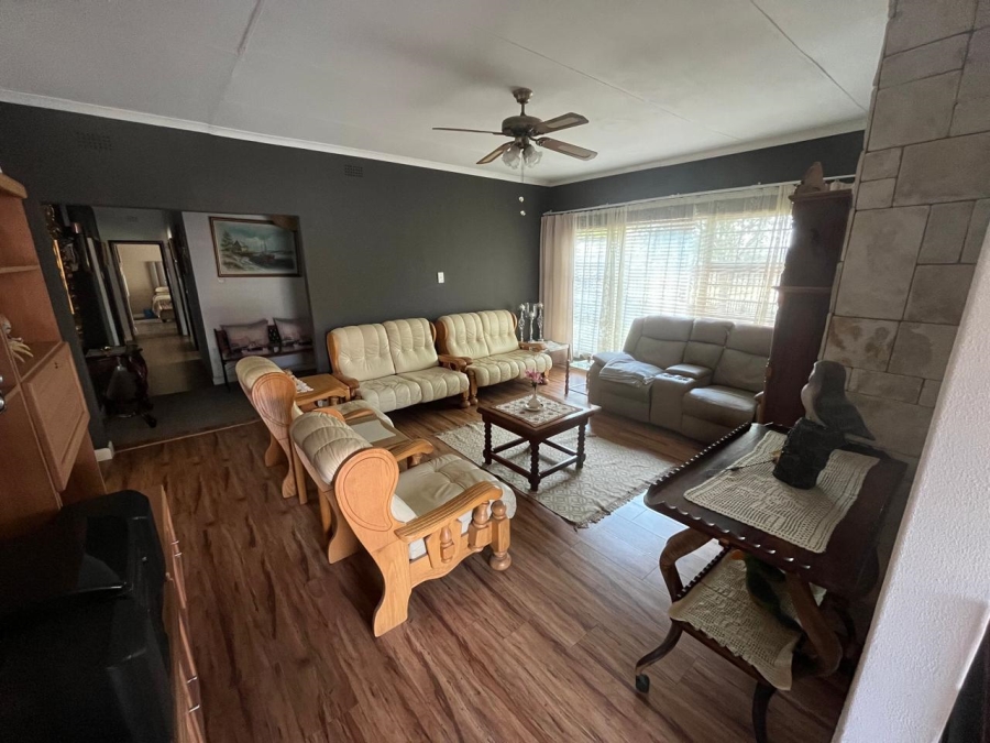 4 Bedroom Property for Sale in Flora Gardens Gauteng