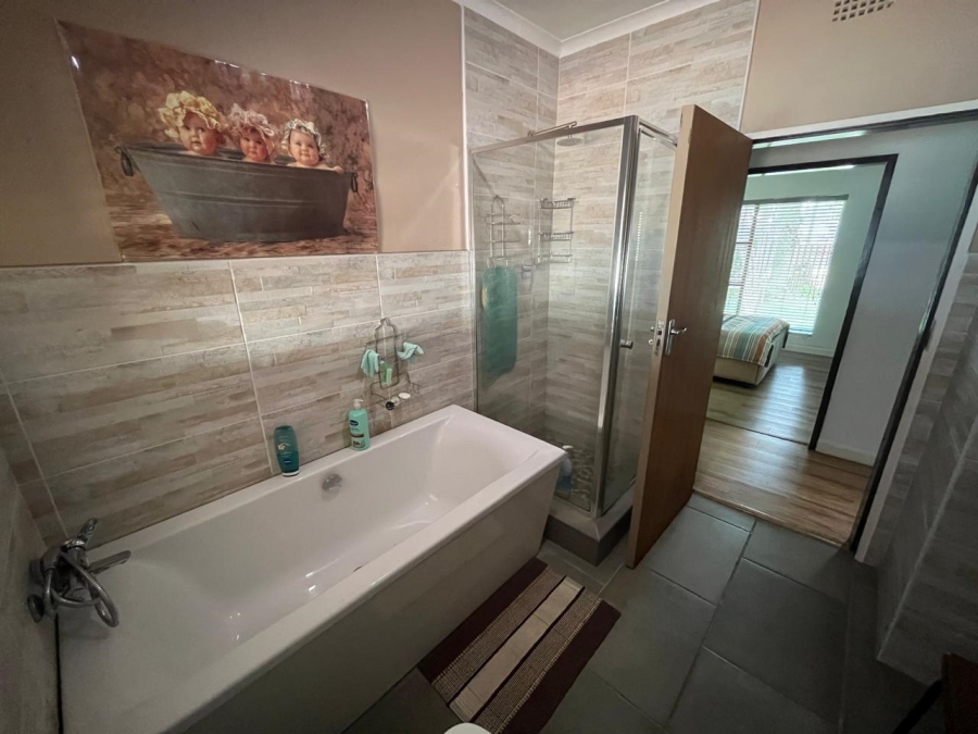 4 Bedroom Property for Sale in Flora Gardens Gauteng