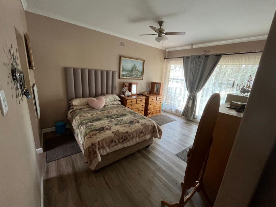 4 Bedroom Property for Sale in Flora Gardens Gauteng