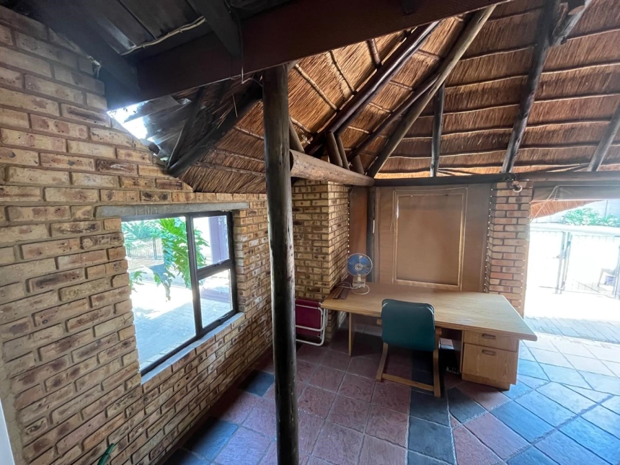 4 Bedroom Property for Sale in Flora Gardens Gauteng