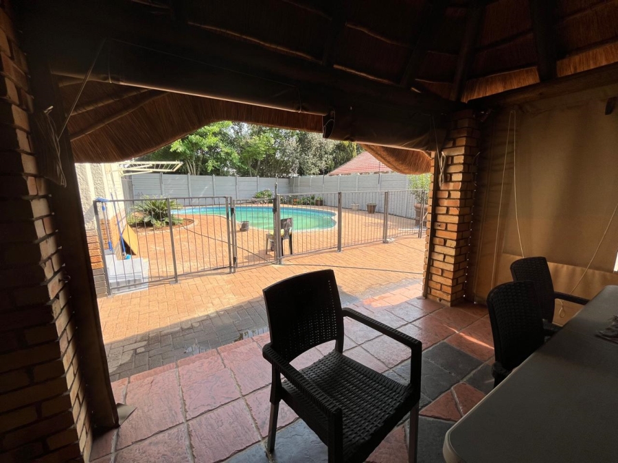 4 Bedroom Property for Sale in Flora Gardens Gauteng