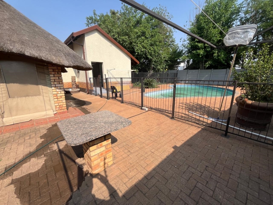 4 Bedroom Property for Sale in Flora Gardens Gauteng