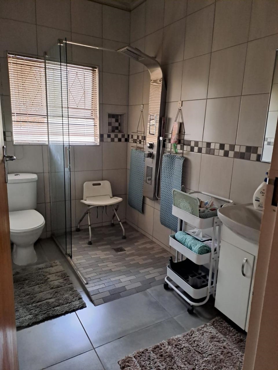 4 Bedroom Property for Sale in Flora Gardens Gauteng
