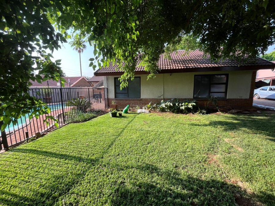 4 Bedroom Property for Sale in Flora Gardens Gauteng