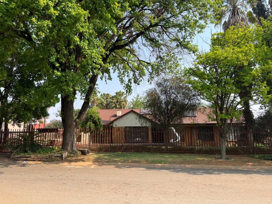 4 Bedroom Property for Sale in Flora Gardens Gauteng