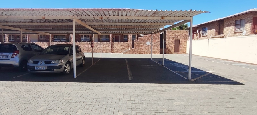 2 Bedroom Property for Sale in Greenhills Gauteng
