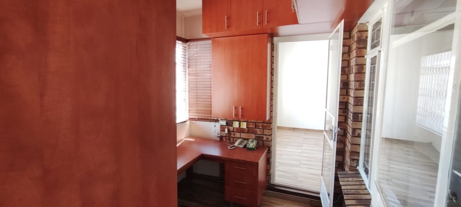 2 Bedroom Property for Sale in Greenhills Gauteng