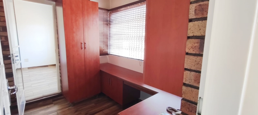 2 Bedroom Property for Sale in Greenhills Gauteng