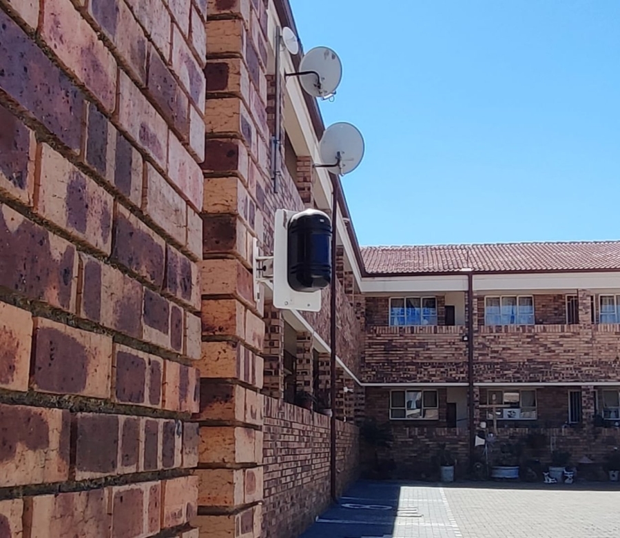 2 Bedroom Property for Sale in Greenhills Gauteng