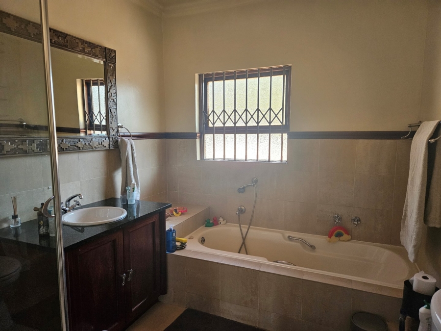 To Let 3 Bedroom Property for Rent in Atholl Gauteng