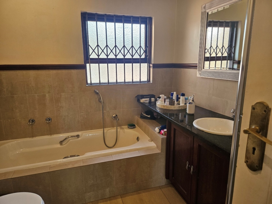 To Let 3 Bedroom Property for Rent in Atholl Gauteng