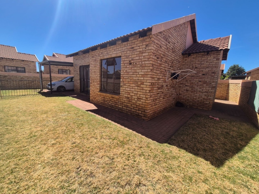 2 Bedroom Property for Sale in Greenhills Gauteng