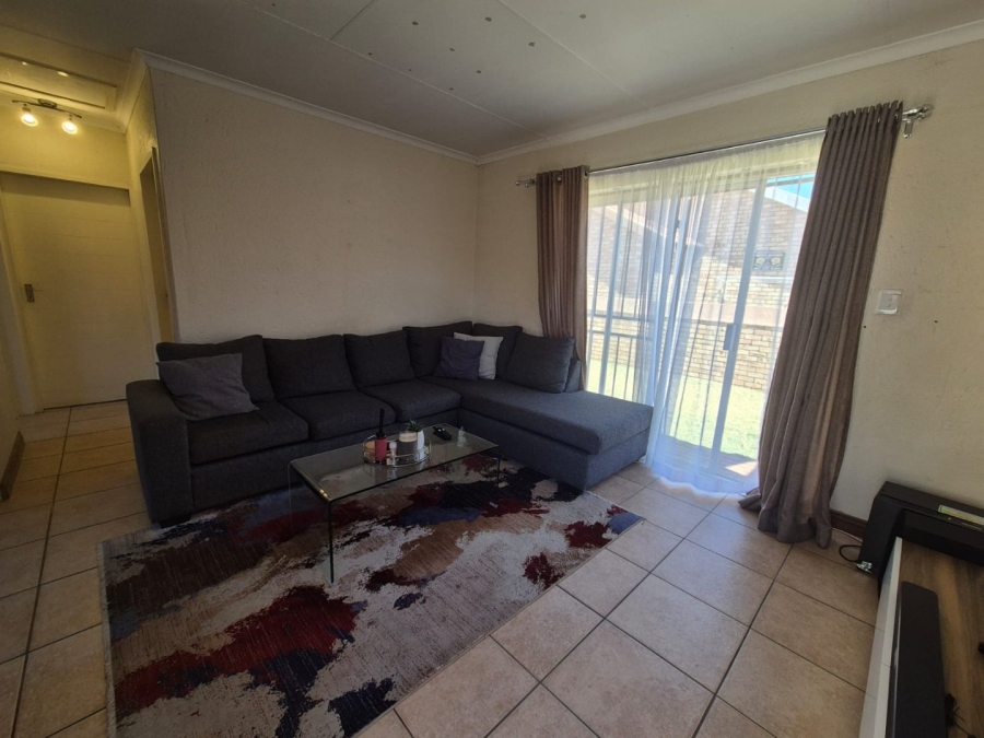 2 Bedroom Property for Sale in Greenhills Gauteng