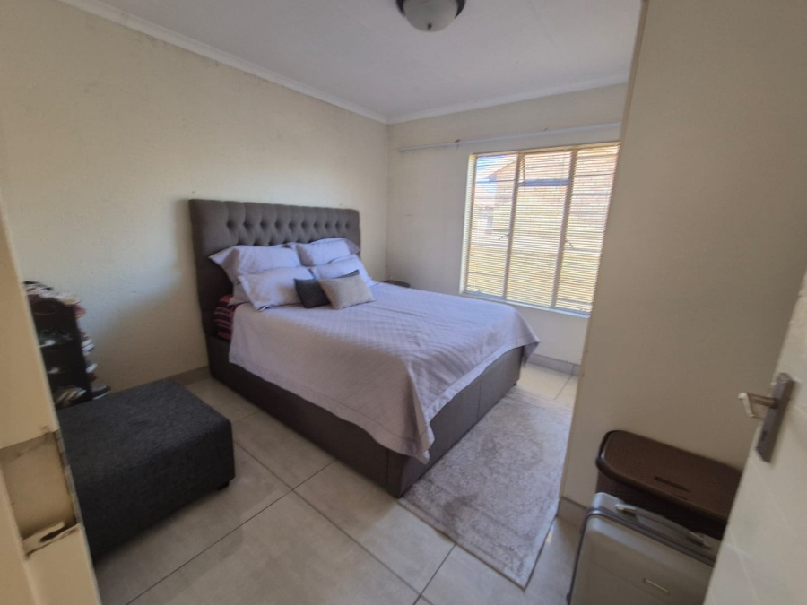 2 Bedroom Property for Sale in Greenhills Gauteng