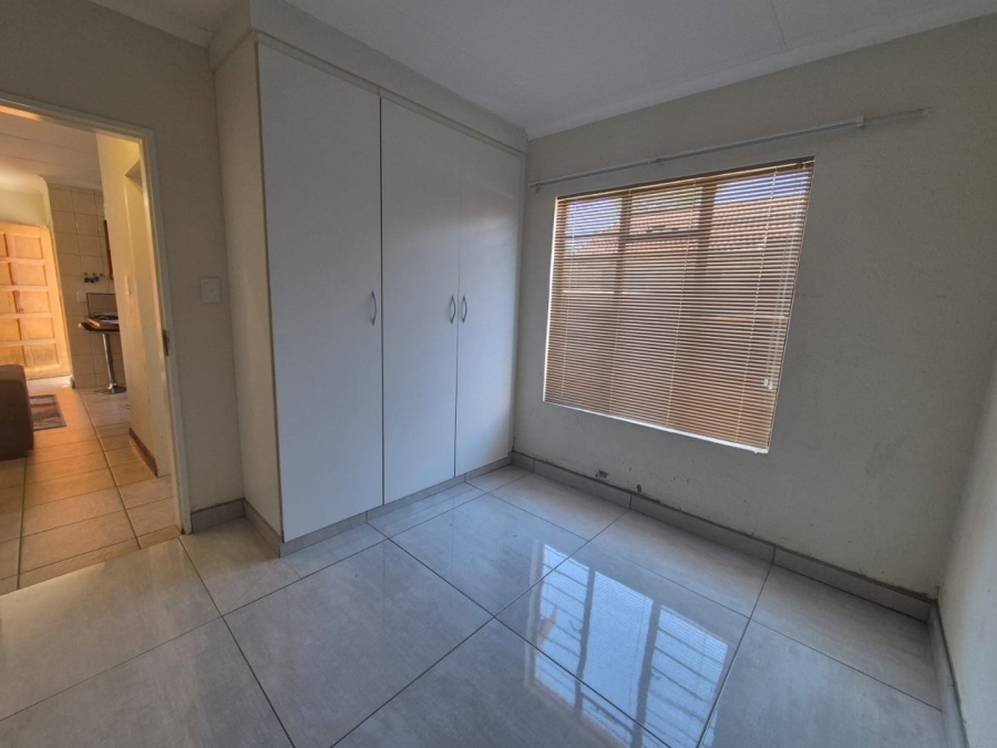 2 Bedroom Property for Sale in Greenhills Gauteng
