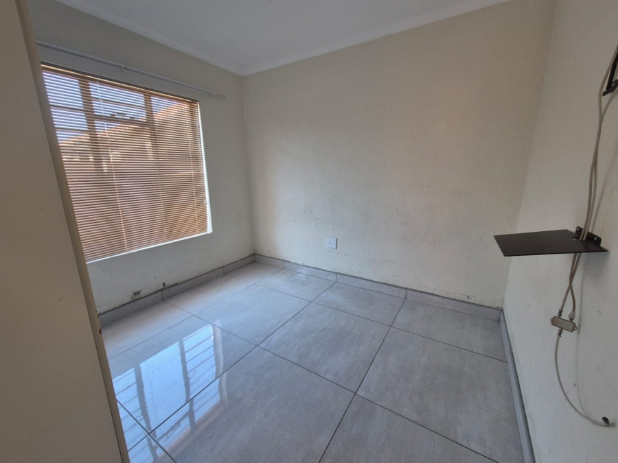 2 Bedroom Property for Sale in Greenhills Gauteng