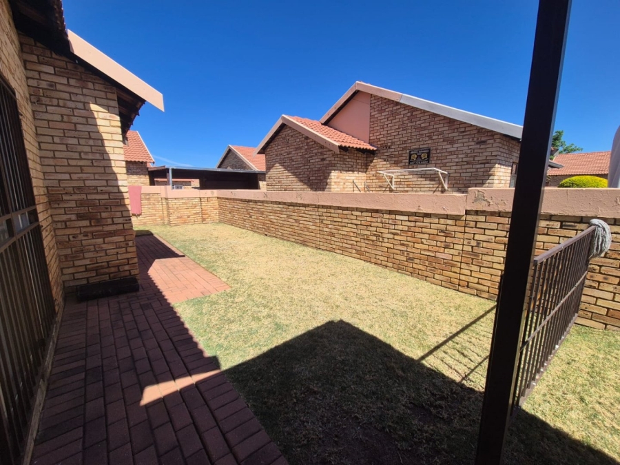 2 Bedroom Property for Sale in Greenhills Gauteng