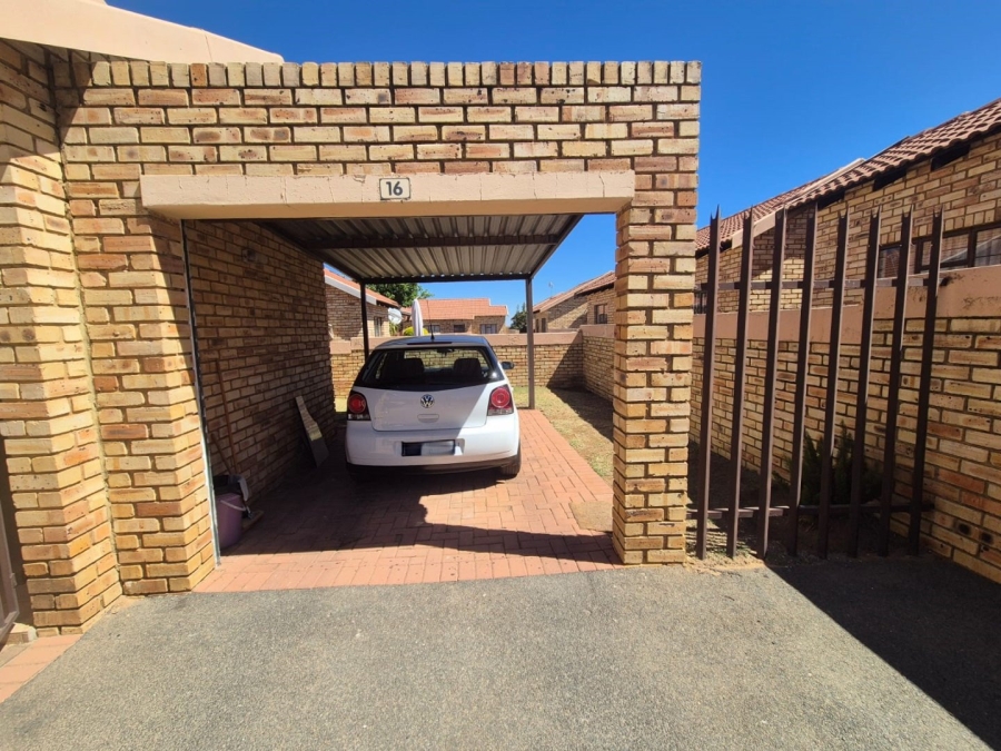 2 Bedroom Property for Sale in Greenhills Gauteng
