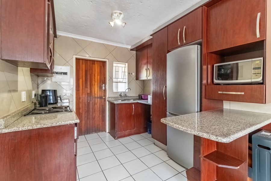 3 Bedroom Property for Sale in Glenanda Gauteng