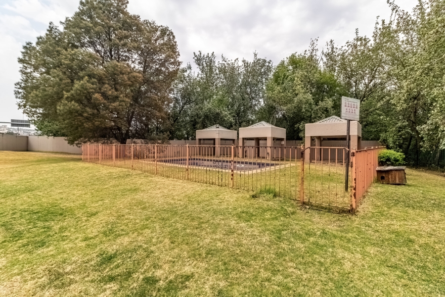 3 Bedroom Property for Sale in Glenanda Gauteng