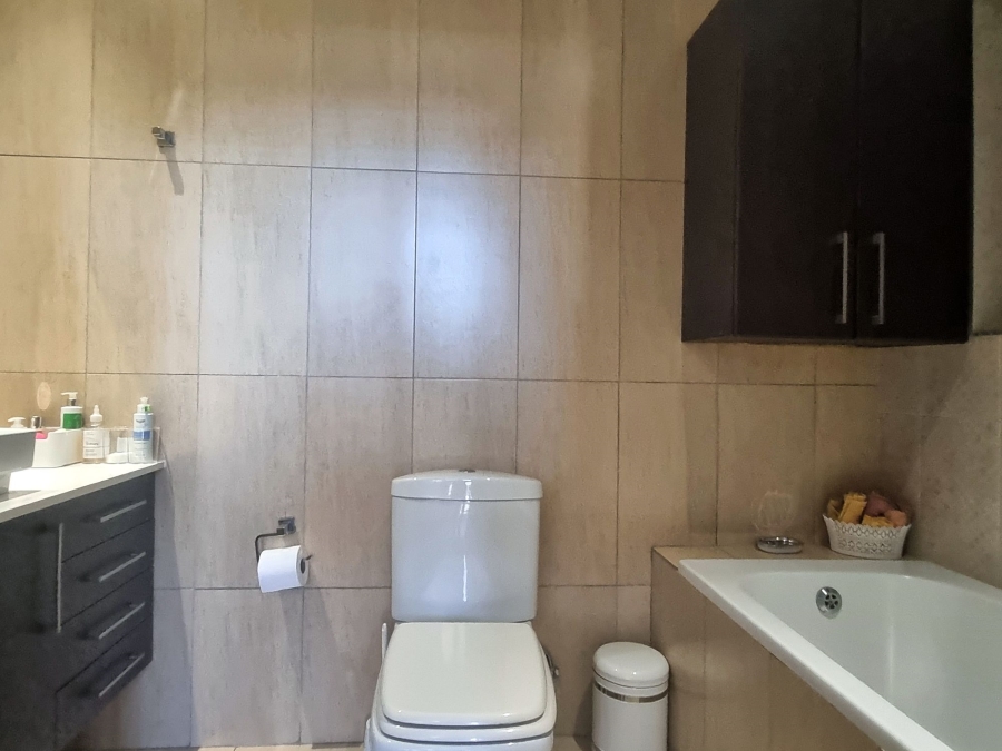 2 Bedroom Property for Sale in Northcliff Gauteng