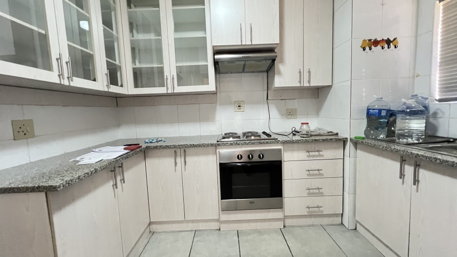2 Bedroom Property for Sale in Greenhills Gauteng