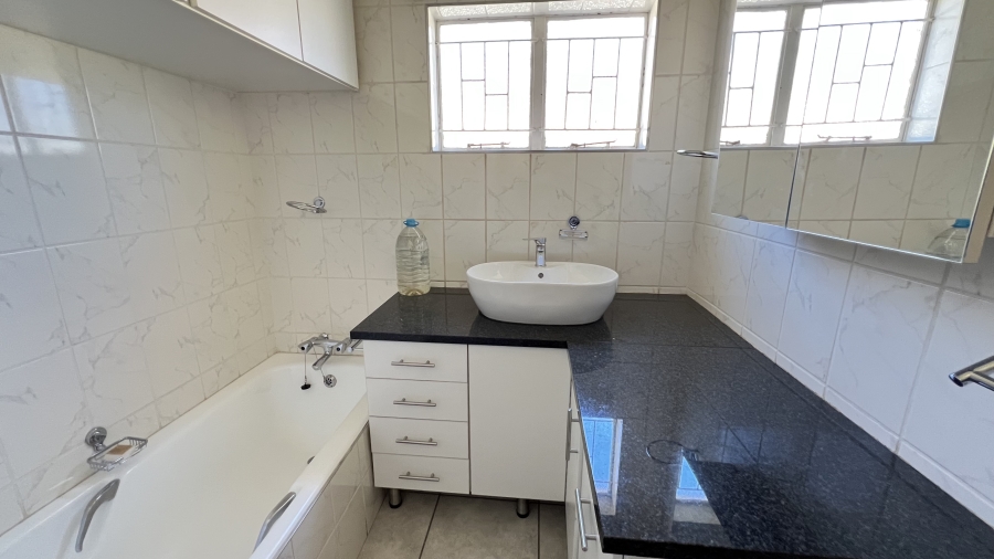 2 Bedroom Property for Sale in Greenhills Gauteng