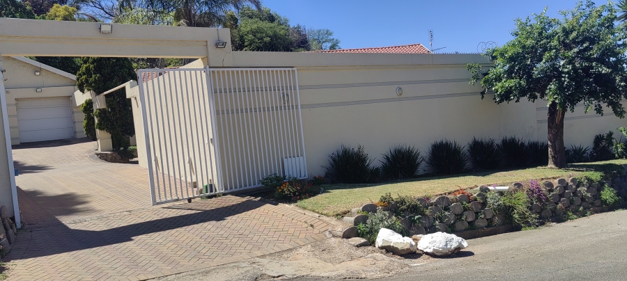 2 Bedroom Property for Sale in Linmeyer Gauteng