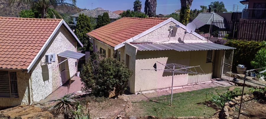 2 Bedroom Property for Sale in Linmeyer Gauteng