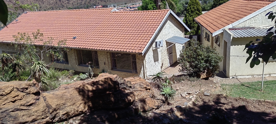 2 Bedroom Property for Sale in Linmeyer Gauteng