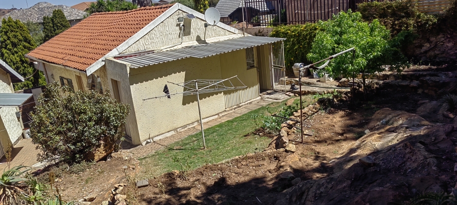 2 Bedroom Property for Sale in Linmeyer Gauteng
