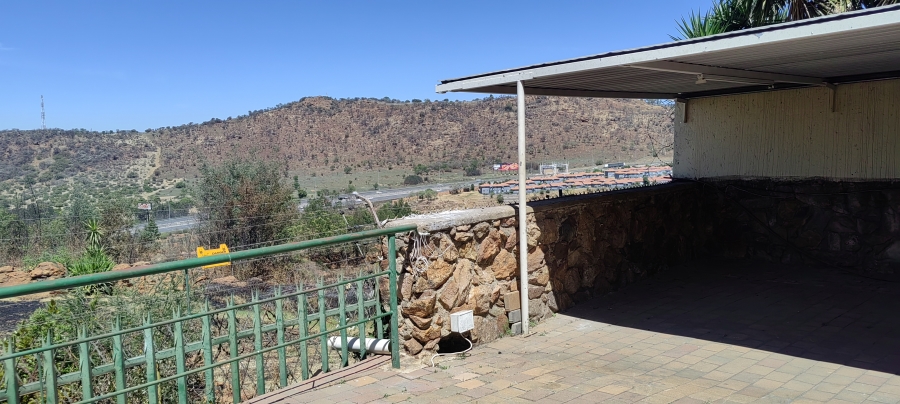 2 Bedroom Property for Sale in Linmeyer Gauteng