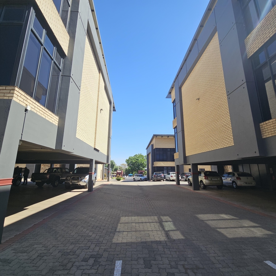 Commercial Property for Sale in Die Hoewes Gauteng