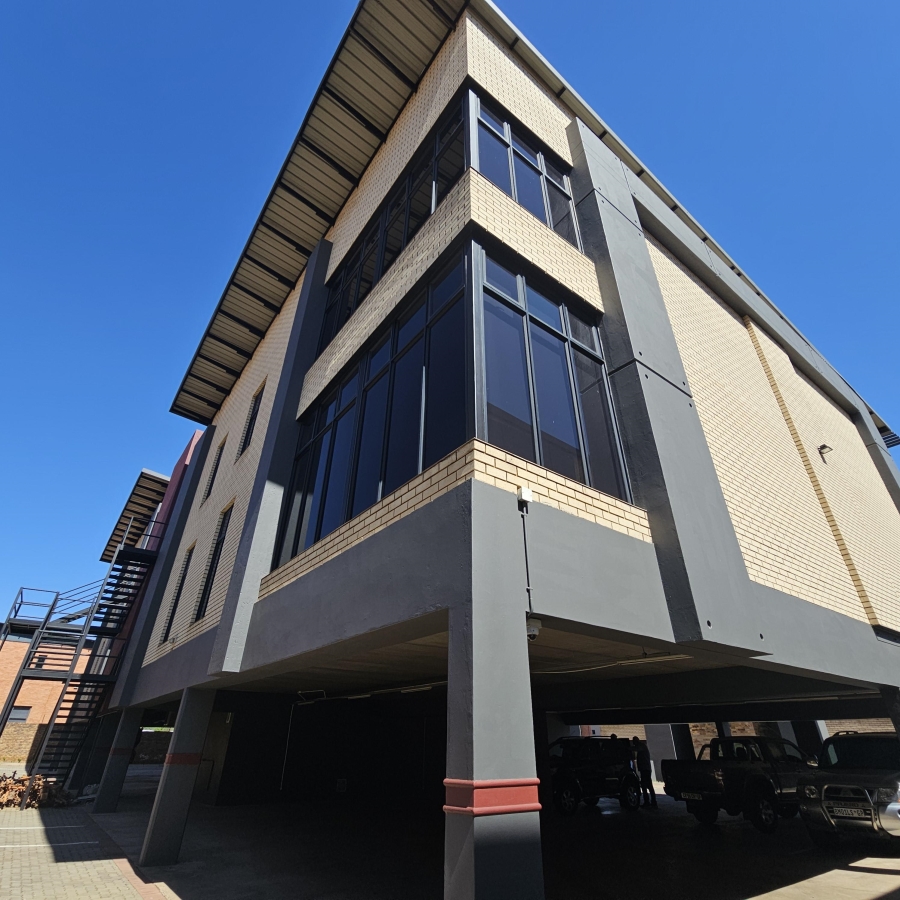 Commercial Property for Sale in Die Hoewes Gauteng