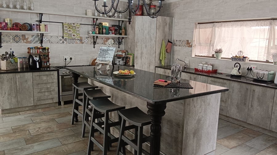 7 Bedroom Property for Sale in Sonneveld Gauteng