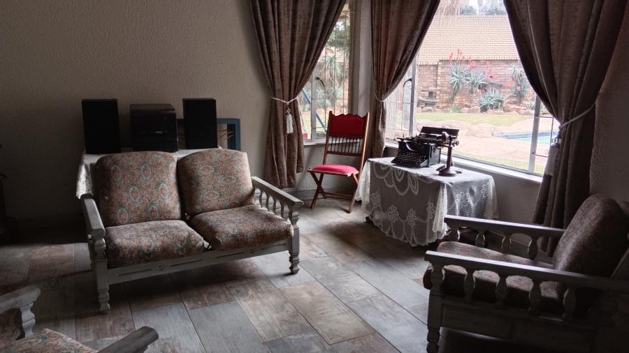 7 Bedroom Property for Sale in Sonneveld Gauteng