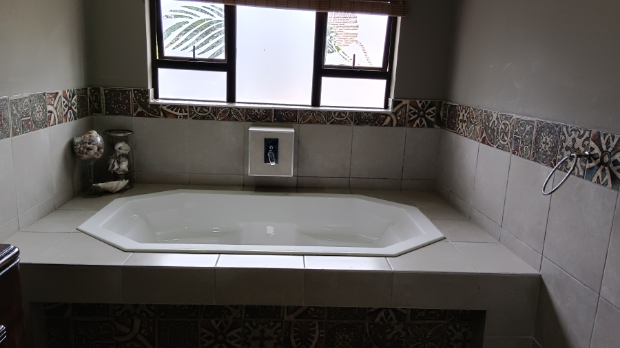7 Bedroom Property for Sale in Sonneveld Gauteng