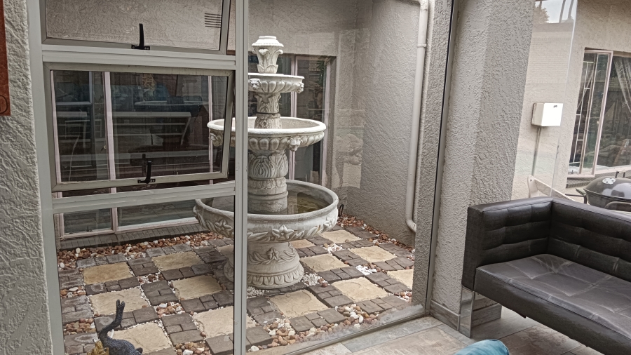 7 Bedroom Property for Sale in Sonneveld Gauteng