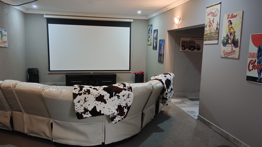 7 Bedroom Property for Sale in Sonneveld Gauteng