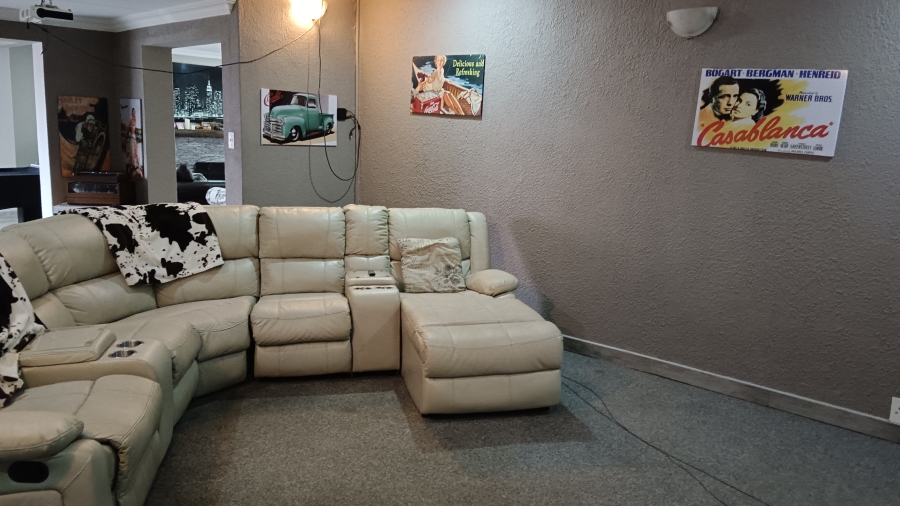 7 Bedroom Property for Sale in Sonneveld Gauteng