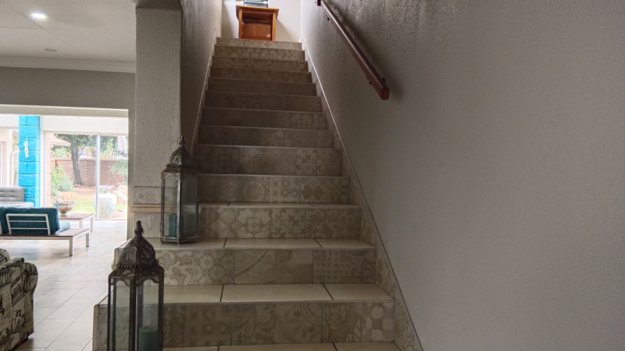 7 Bedroom Property for Sale in Sonneveld Gauteng