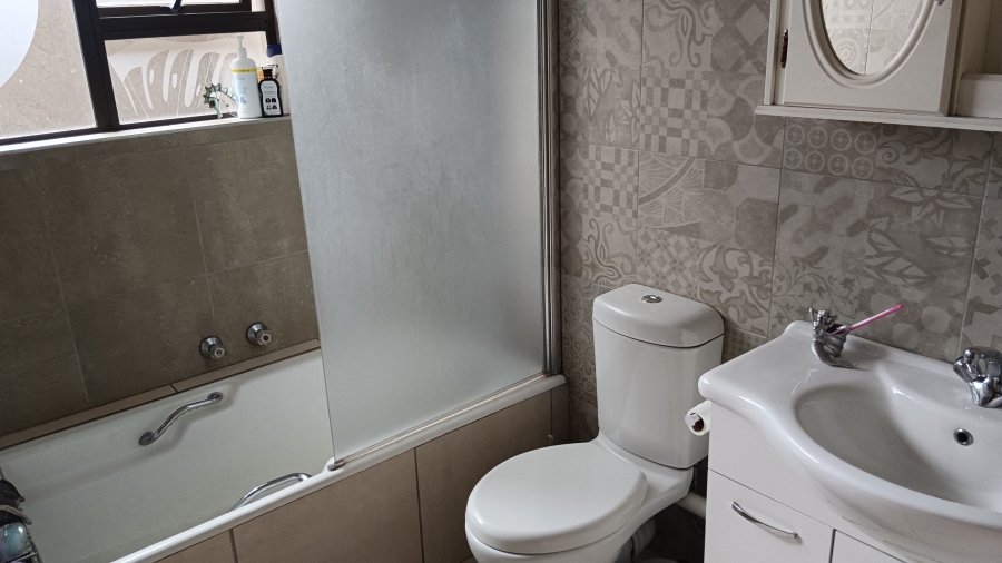 7 Bedroom Property for Sale in Sonneveld Gauteng