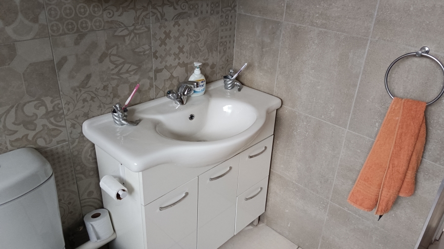 7 Bedroom Property for Sale in Sonneveld Gauteng