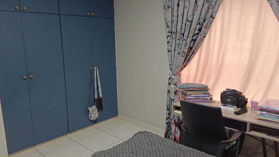 7 Bedroom Property for Sale in Sonneveld Gauteng