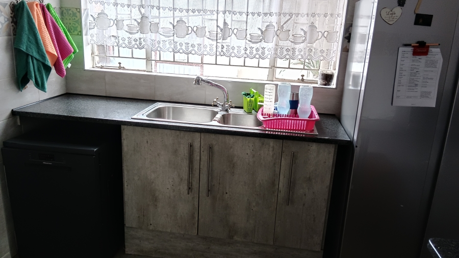 7 Bedroom Property for Sale in Sonneveld Gauteng