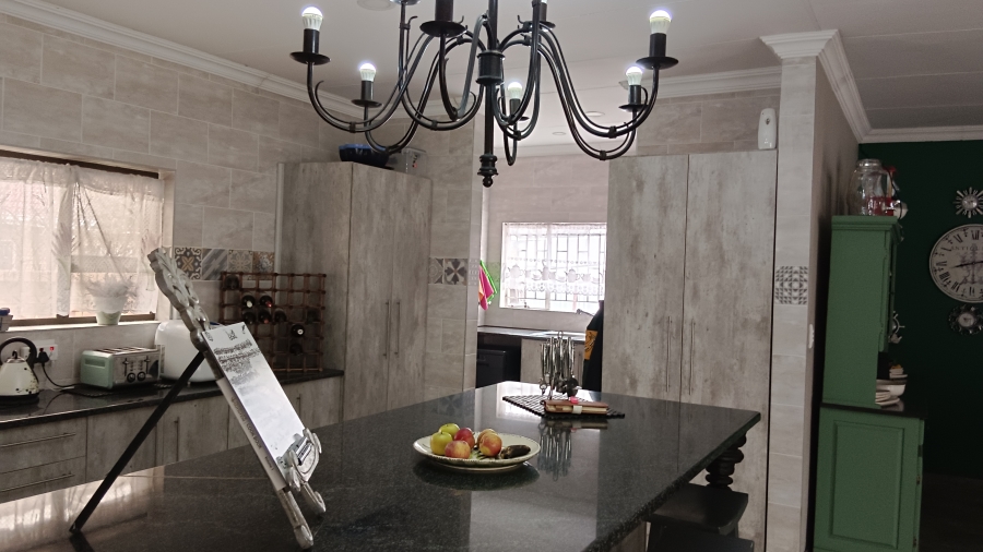 7 Bedroom Property for Sale in Sonneveld Gauteng