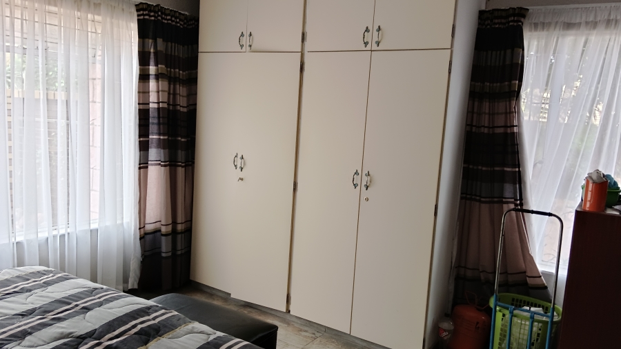 7 Bedroom Property for Sale in Sonneveld Gauteng